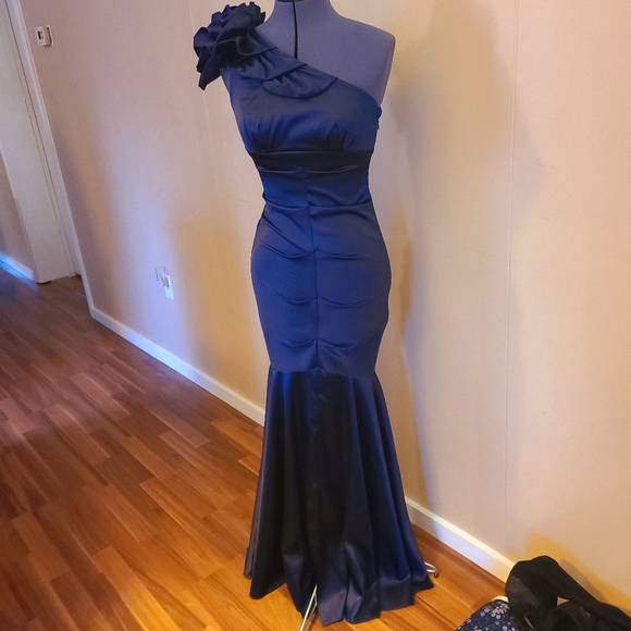 Xscape Dresses & Skirts - Blue satin one shoulder gown